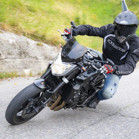 moto_fz1_yamaha_lorenzo_viola_fotografo